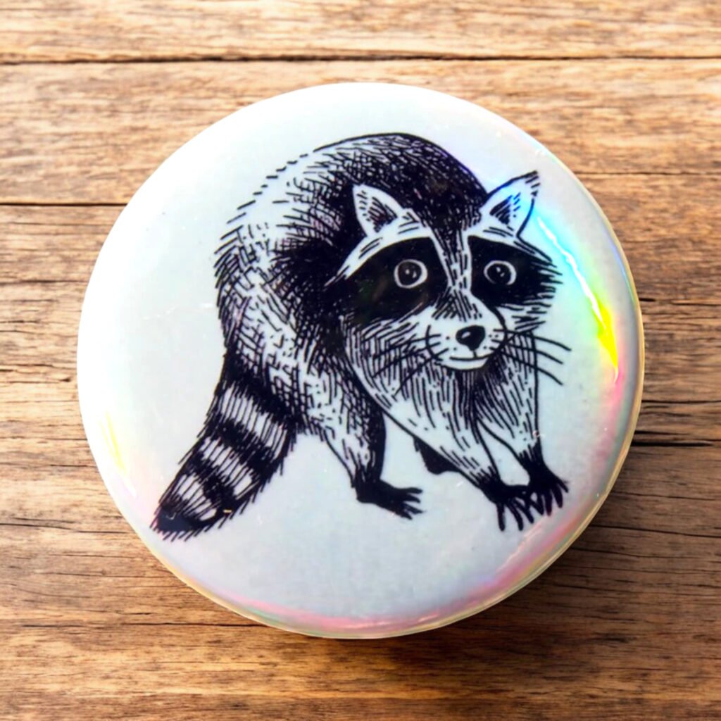 Badge holographique raton-laveur par Lashka