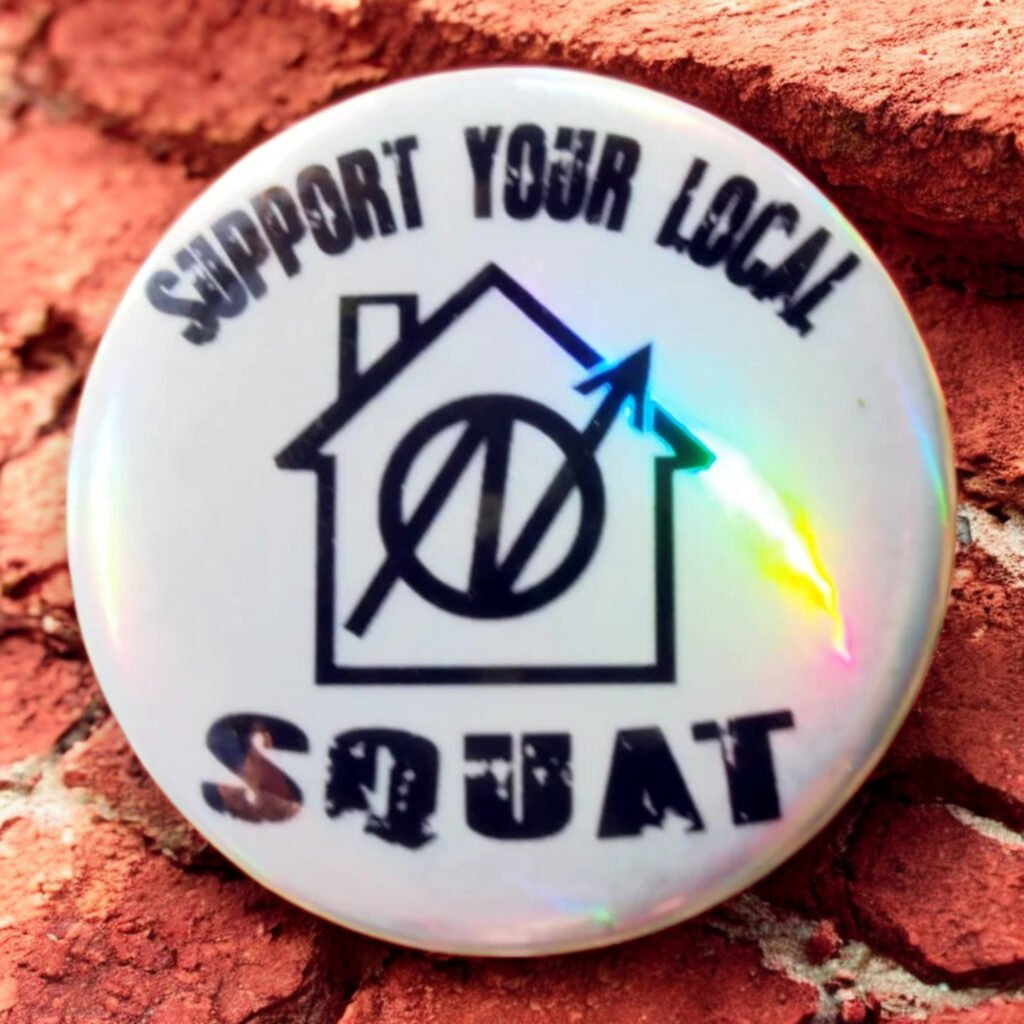 Badge holographique Support your local squat