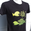 T-shirt Petits poissons qui s'unissent contre le gros – Image 4
