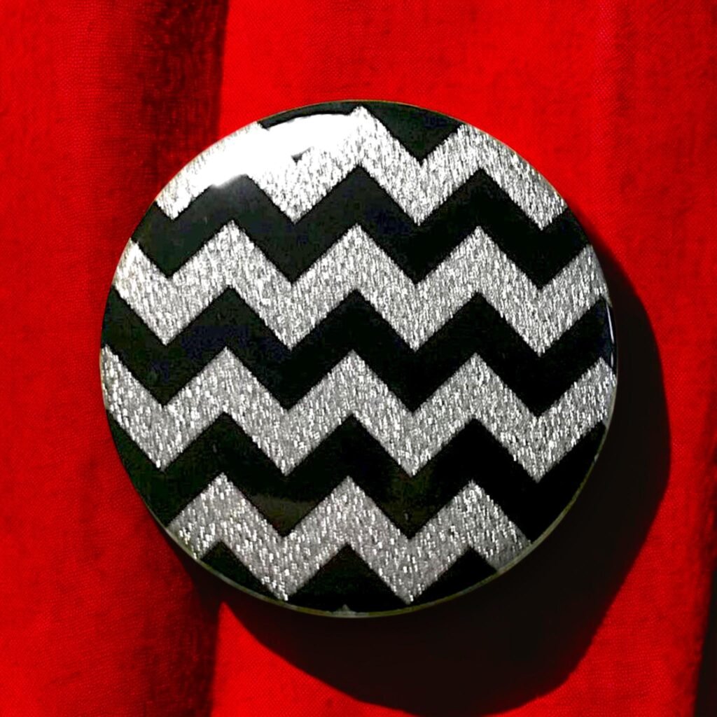 Badge à paillettes motif chevron