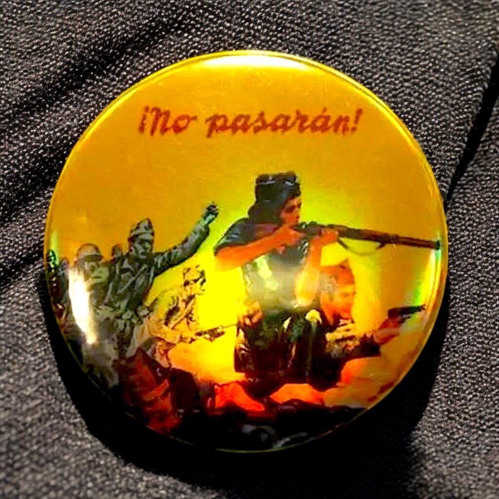 Badge Holographique No pasaràn