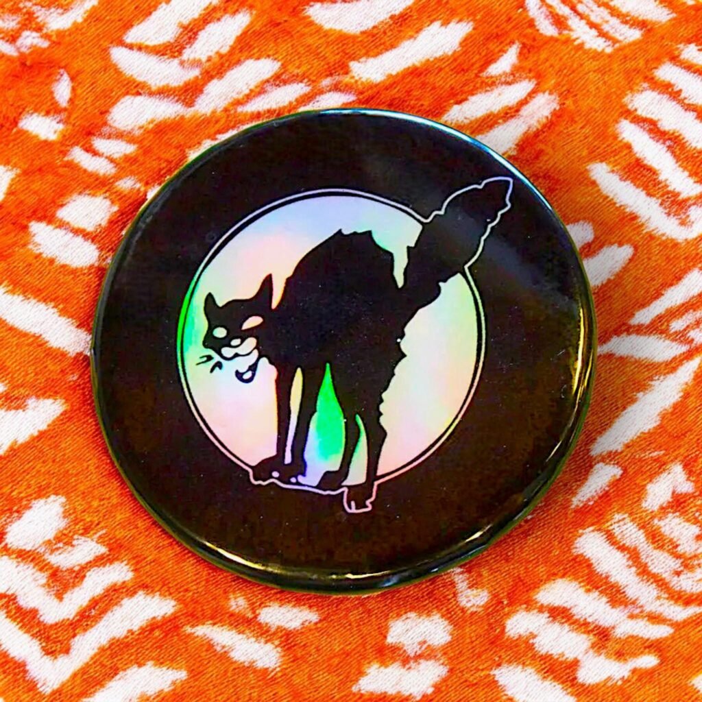 Badge holographique chat noir de la CNT IWW