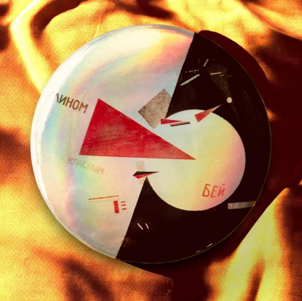 Badge holographique Battre les Blancs avec le coin rouge de Lazar Lissitzky