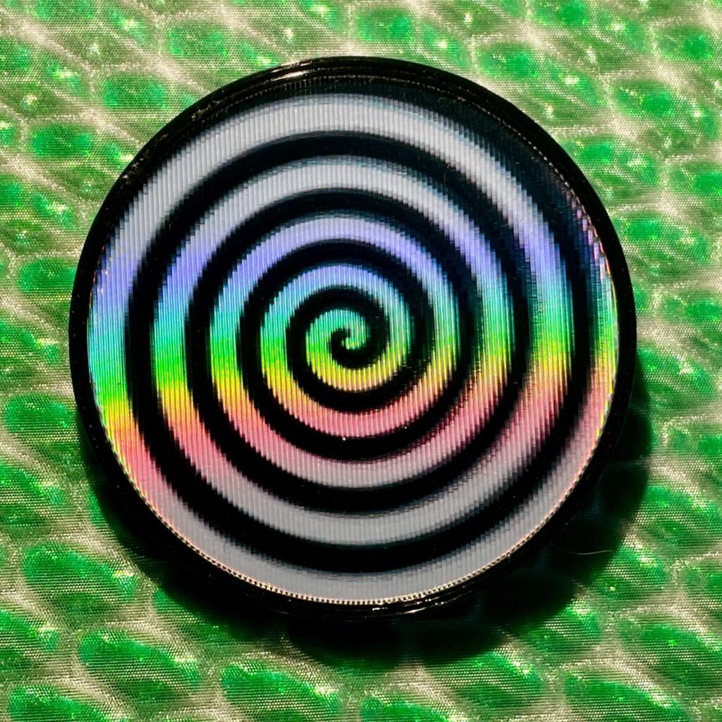 Badge Lenticulaire Spirale hypnotique tourbillon animée tournoyante – 48 mm/1.90 inches – Objet Unique Fait Main imprimé en PETG