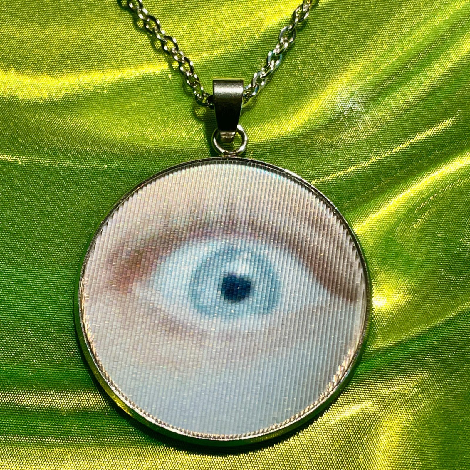 Pendentif lenticulaire de mon oeil clignant animé 30 mm/1,18 pouces, image lenticulaire artisanale sur base acier – Image 2