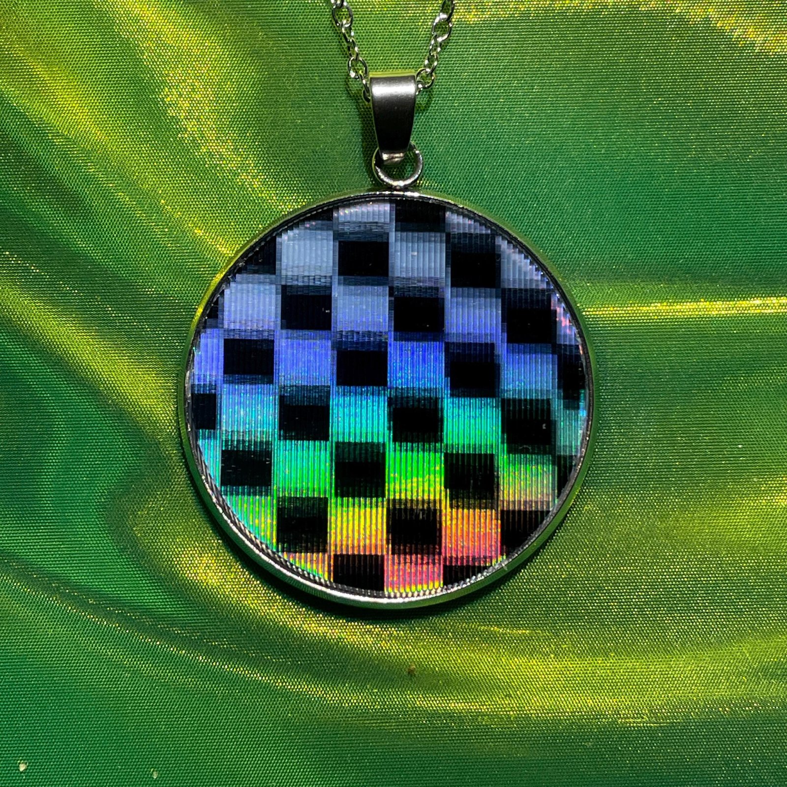 Pendentif lenticulaire damier animé psychédélique 30 mm/1,18 pouces, image lenticulaire artisanale sur base acier – Image 6