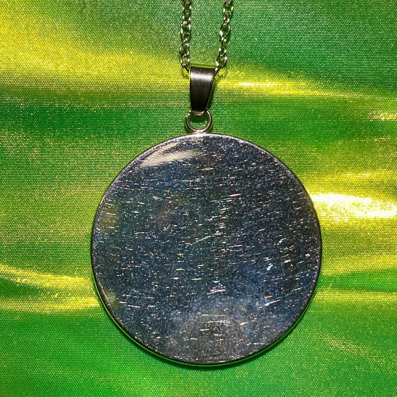 Pendentif lenticulaire damier animé psychédélique 30 mm/1,18 pouces, image lenticulaire artisanale sur base acier – Image 7