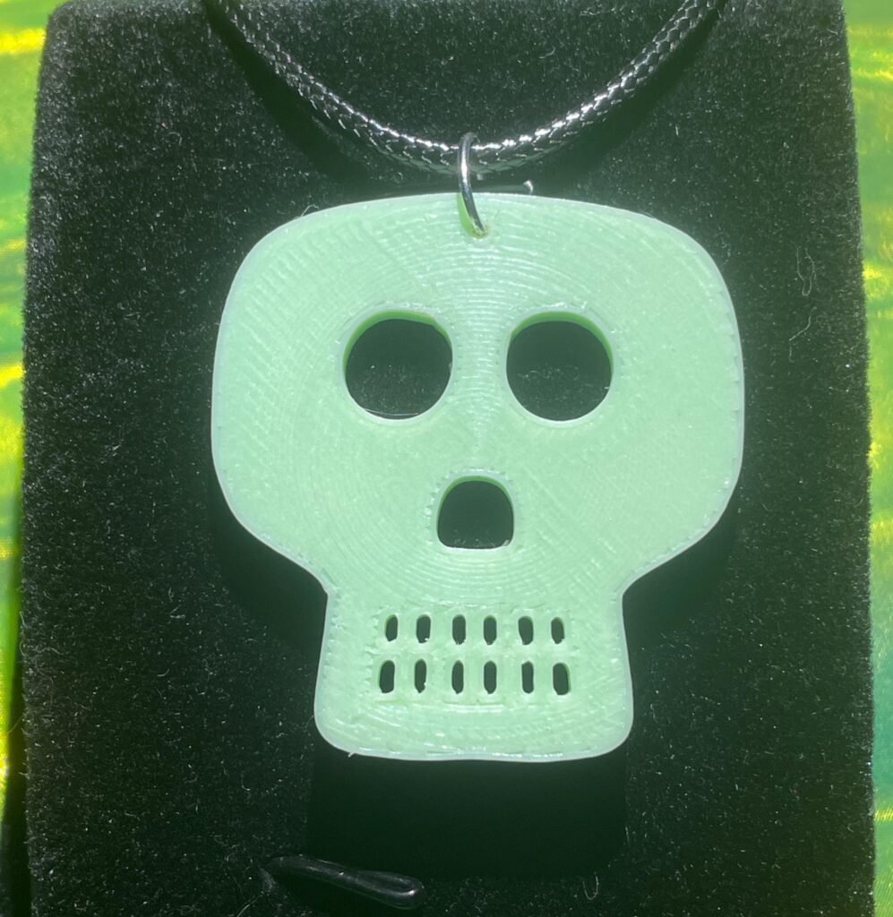 Pendentif tête de mort phosphorescent – bijou artisanal 3D – crâne minimaliste lumineux vert pomme – bijou halloween unique