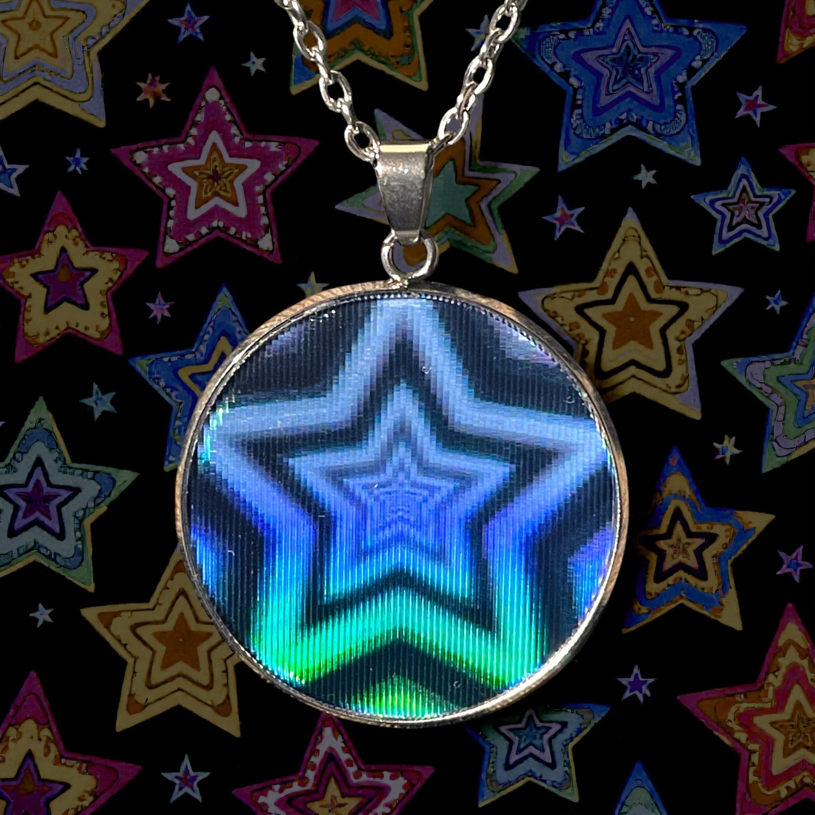 Pendentif lenticulaire Animé Tunnel d’Étoiles – Lenticulaire Holographique – Cabochon 30 mm – Collier Acier Inoxydable – Fait Main