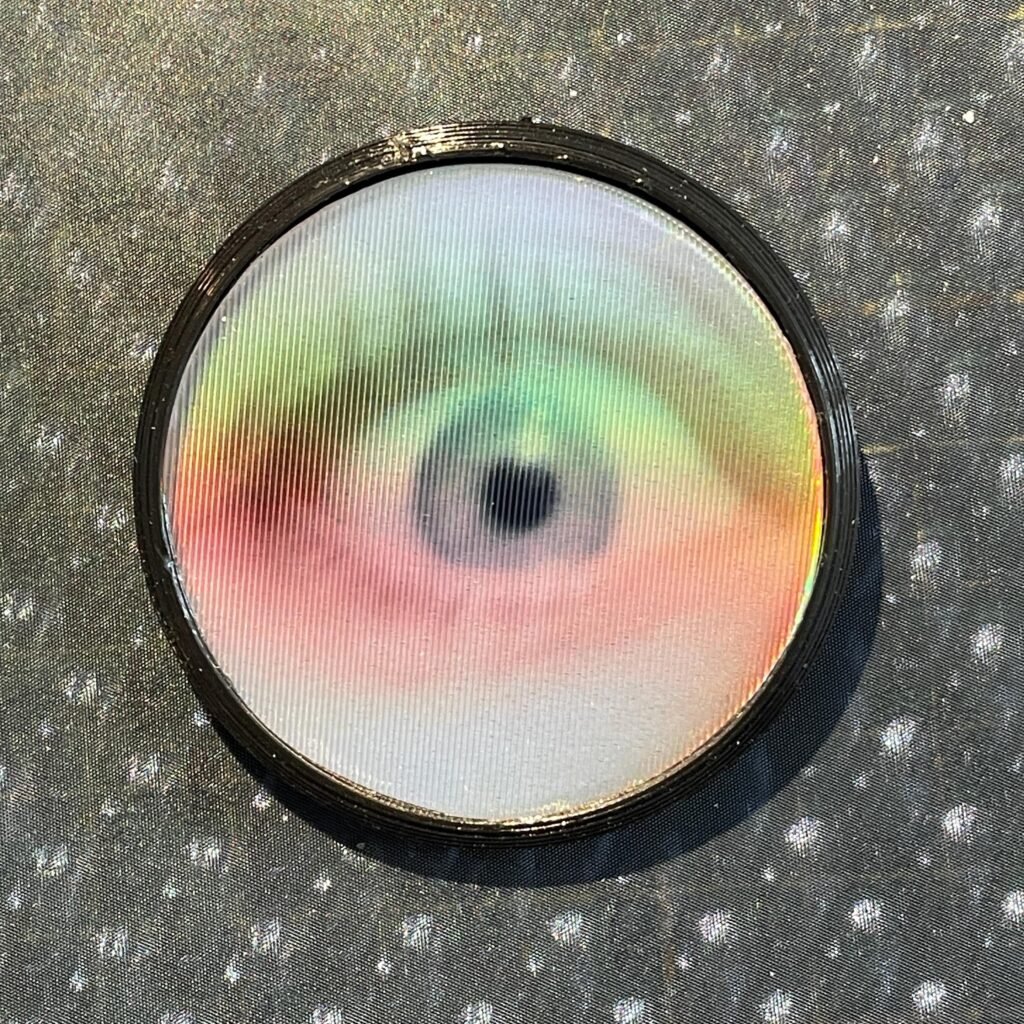 Badge Œil Lenticulaire Qui Cligne Animé – Fait Main