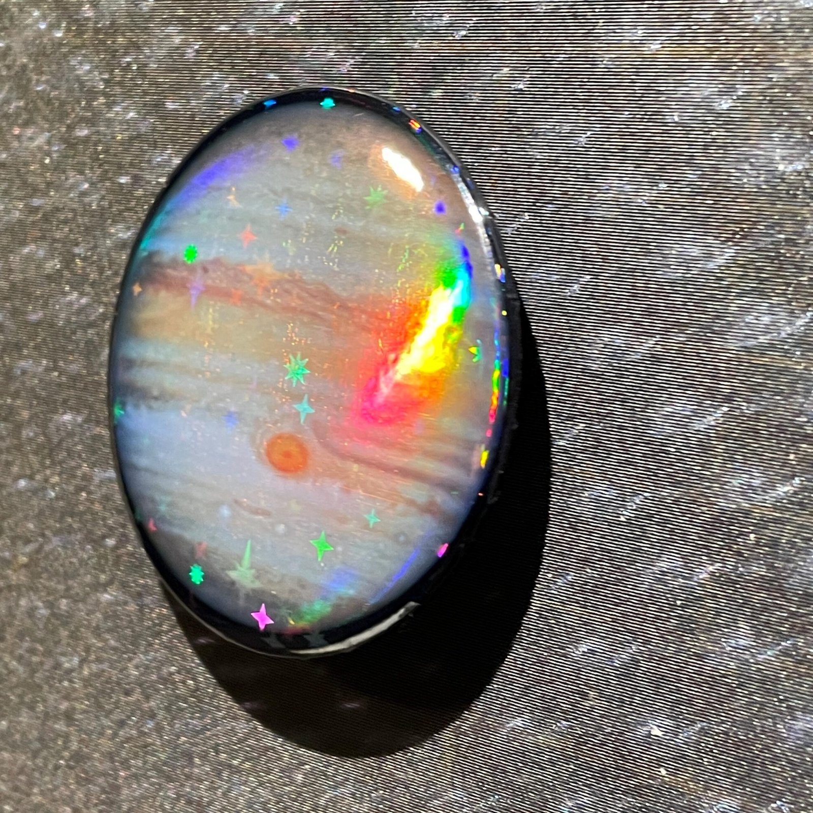 Badge Planète Jupiter Holographique, Imagerie Astronomique, 44 mm Métal, Vinyle Laminé Résistant, Inspiration Scientifique, Spacenerd gift – Image 5