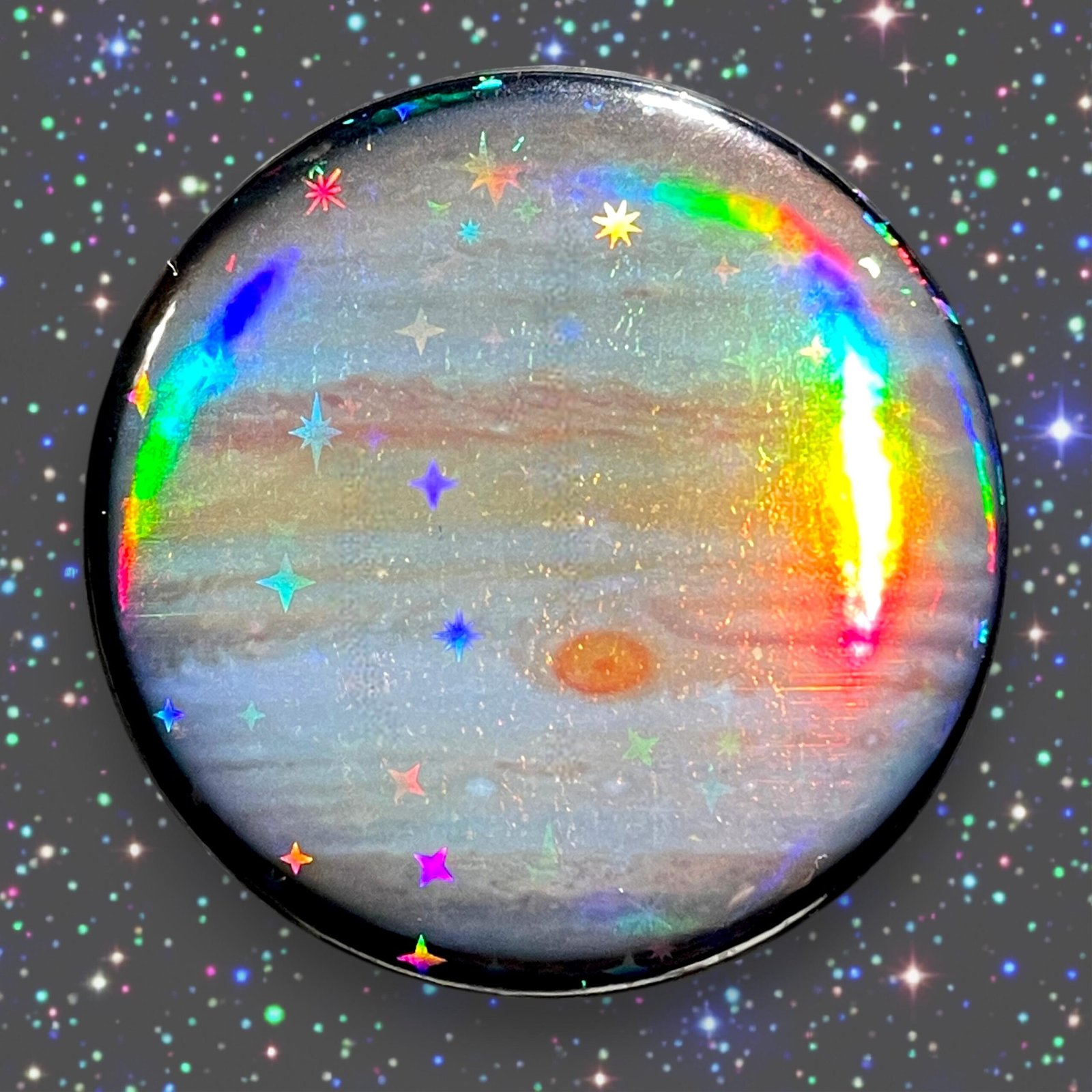 Badge Planète Jupiter Holographique, Imagerie Astronomique, 44 mm Métal, Vinyle Laminé Résistant, Inspiration Scientifique, Spacenerd gift