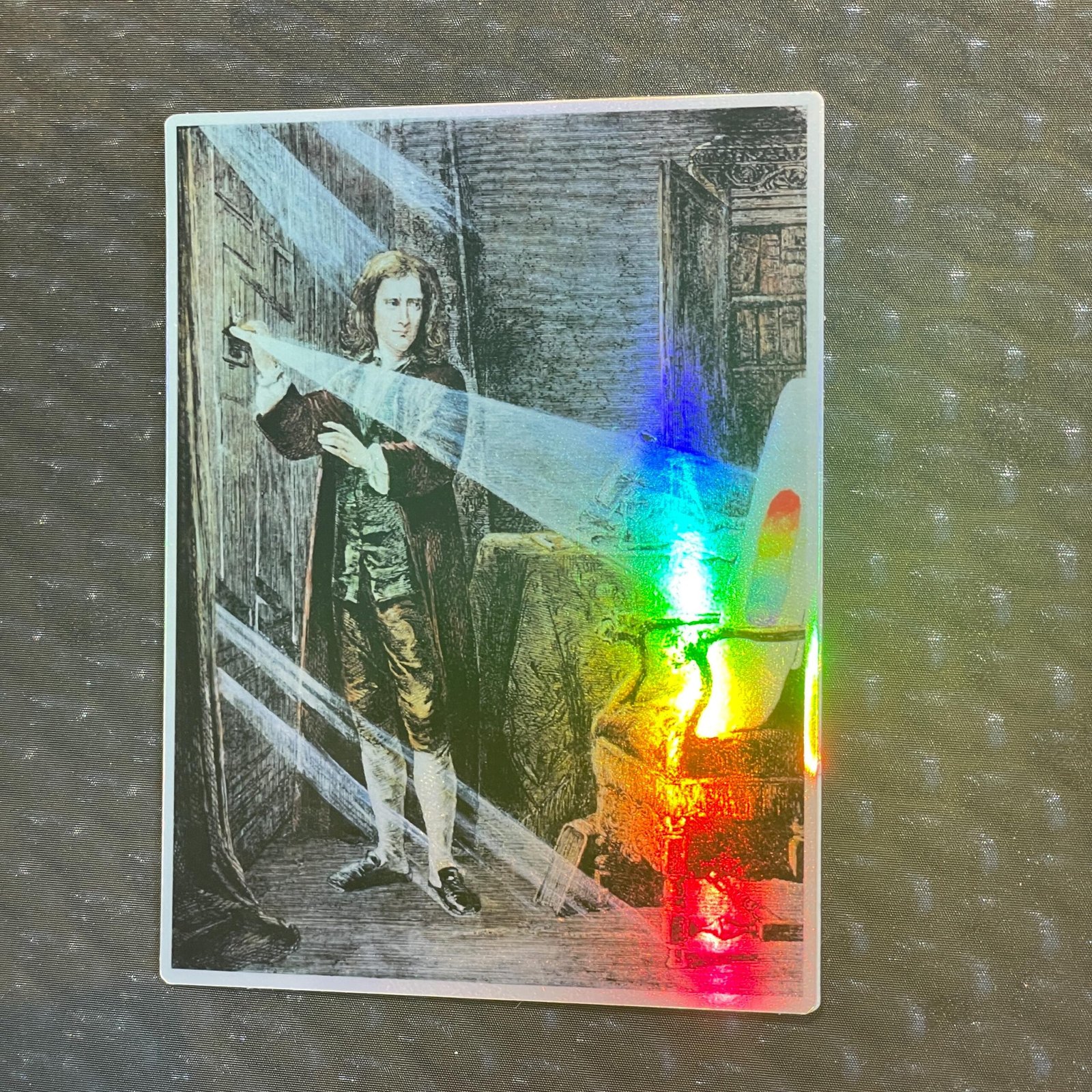 Autocollant Holographique Newton & le Prisme – Opticks (1704), Effet Arc-en-Ciel Cadeau Scientifique, Sticker 9 × 6,5 cm en Vinyle Laminé – Image 8