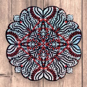 Autocollant Fleur Psychédélique Mandala-esque – 8 × 8 cm, Vinyle Holographique Laminé, Illustration Originale Pop & Optical Art