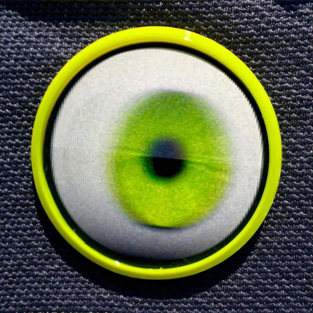 Badge Œil Animé Lenticulaire – Iris Vert Qui bouge de gauche à droite - Fait Main